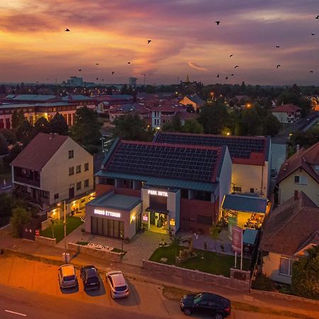 Park Hotel Buek-Buekfuerdo المظهر الخارجي الصورة