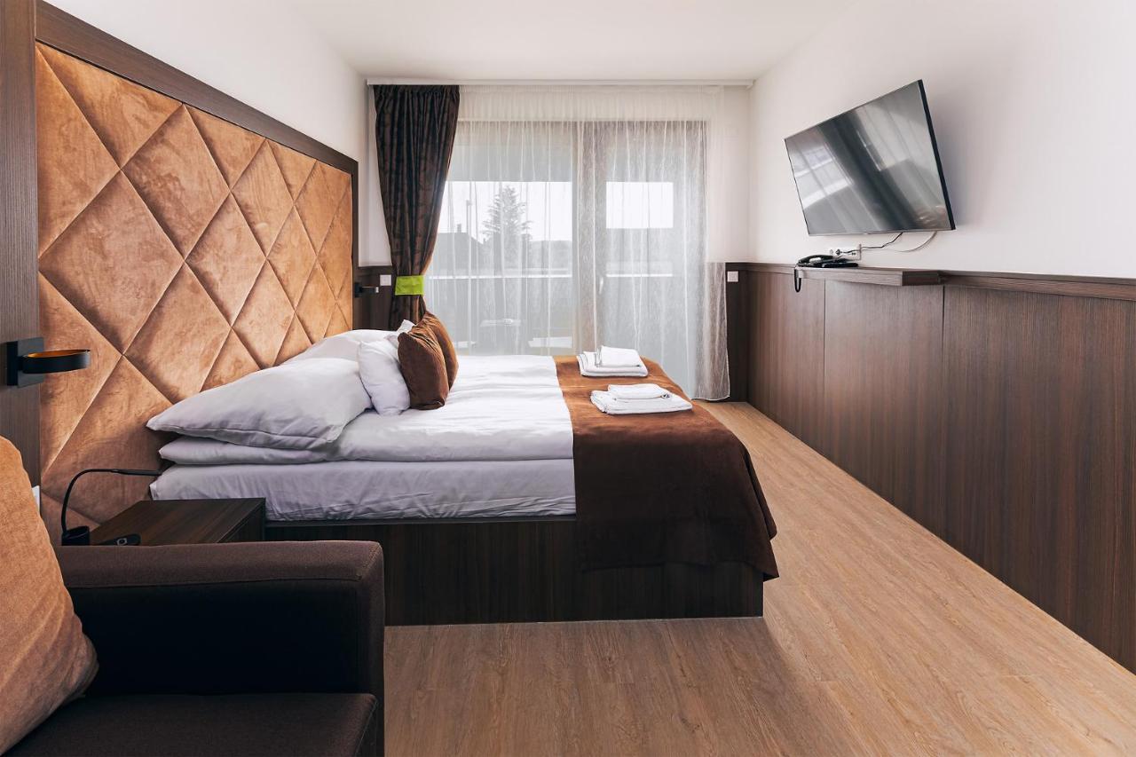 Park Hotel Buek-Buekfuerdo المظهر الخارجي الصورة