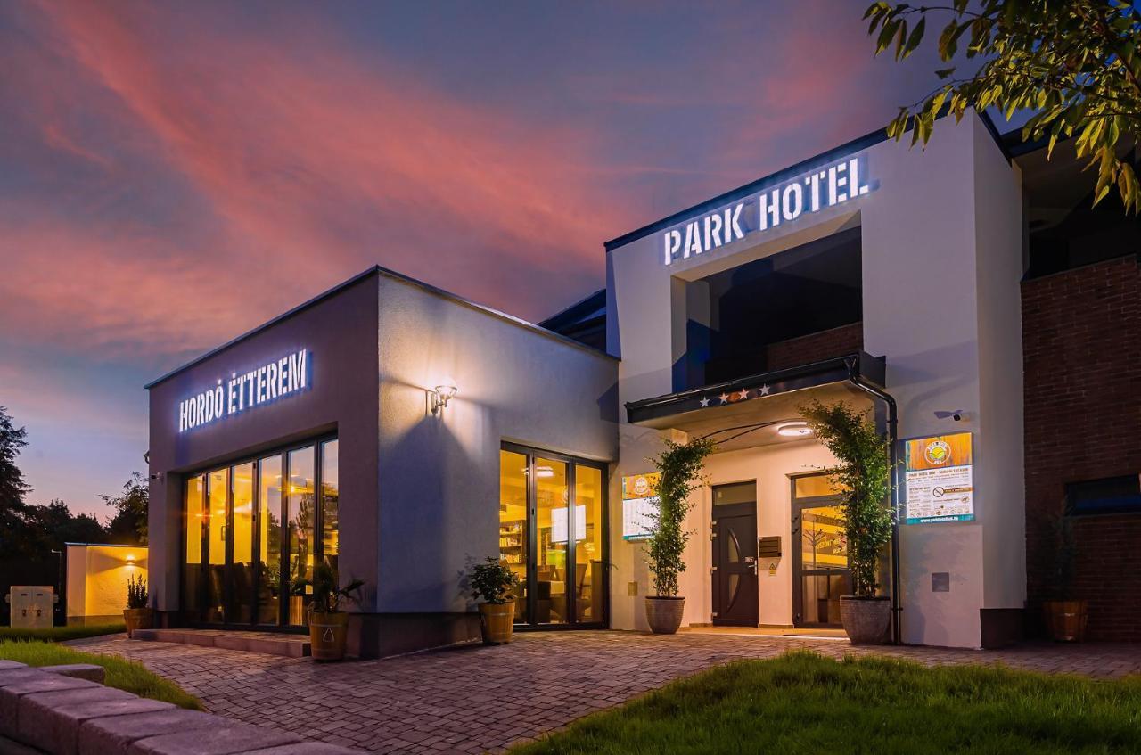 Park Hotel Buek-Buekfuerdo المظهر الخارجي الصورة
